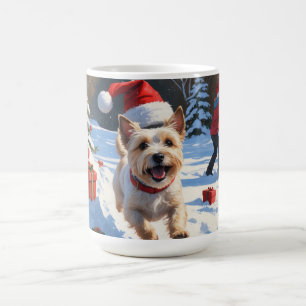 Mug Cairn Terrier courant dans la neige avec un chapea