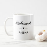 Mug Calligraphie de script de coeur de la femme de mén<br><div class="desc">Votre femme de chambre va avoir besoin de beaucoup de café dans cette tasse personnalisée quand elle vous aidera avec vos séances de planification mariage ! Montre-lui ce qu'elle veut dire pour toi.</div>