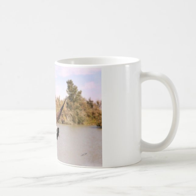 Mug canard volant au-dessus de l'eau photographie (Droite)