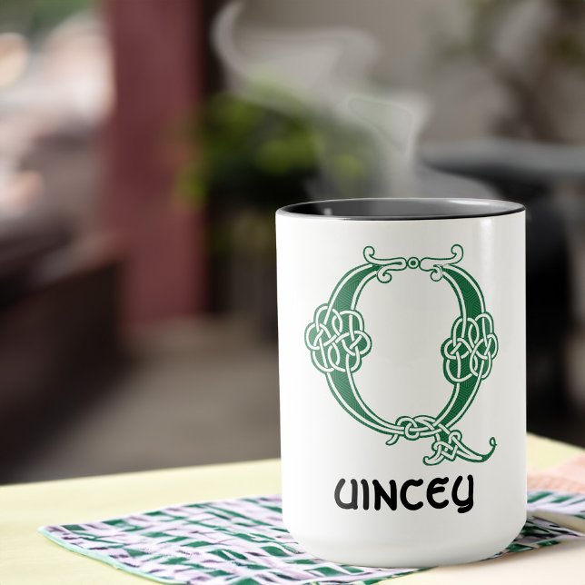 Mug Capitale décorative du noeud celtique du 16e siècl (Créateur téléchargé)
