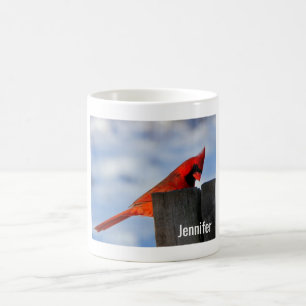Mug Cardinal rouge sur la souche en bois Personnalisé