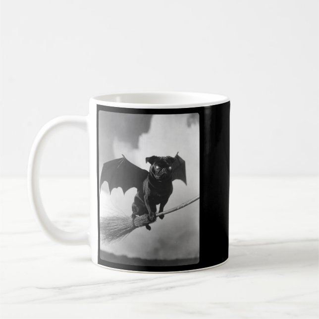 Mug Carlin gothique avec sorcière à balai ailes de cha (Gauche)
