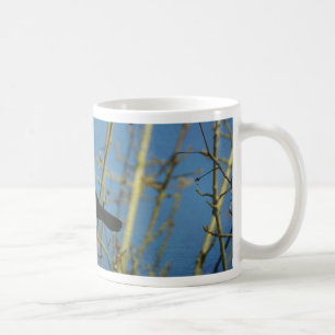 Mug Carouge à épaulettes en train de chanter