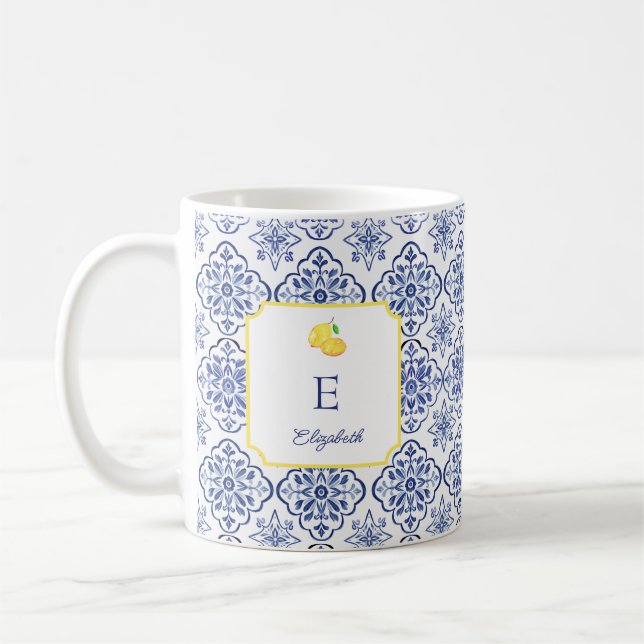 Mug Carreau de monogramme bleu au citron italien Médit (Gauche)