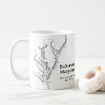 Mug Carte de Baltimore Maryland Cadeau Noir et Blanc<br><div class="desc">Blottissez-vous avec cette belle tasse personnalisée de Baltimore, dans le Maryland, avec la citation d'Emerson "Vivez dans le soleil... " au dos. Cadeau de mariage idéal pour vos proches, un cadeau pour les jeunes mariés, ou un cadeau de pendaison de crémaillère pour une nouvelle maison de famille. Célébrez votre endroit...</div>