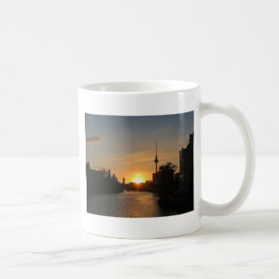 Mug Carte postale Fernsehturm de nuit d'horizon de