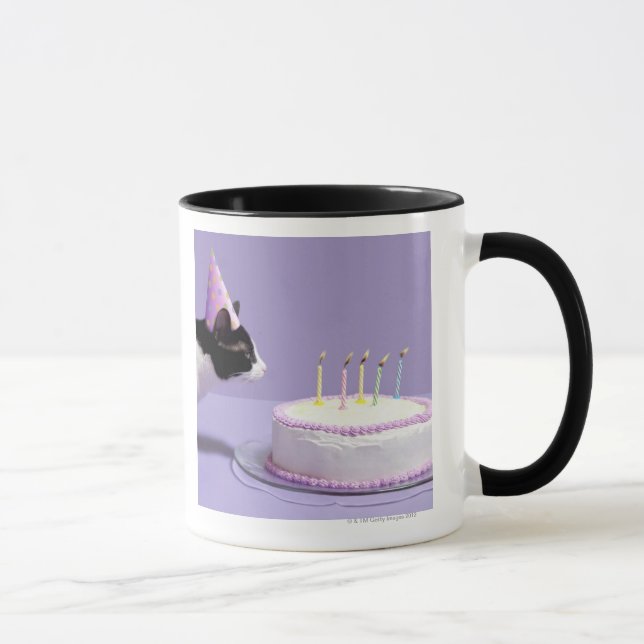 Mug Casquette de port d'anniversaire de chat soufflant (Droite)