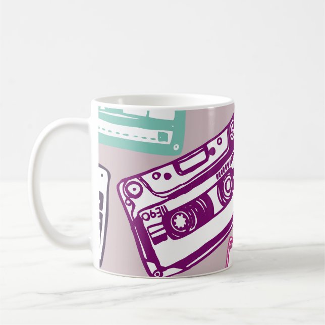 Mug cassettes rétro, motif dessiné à la main. (Gauche)