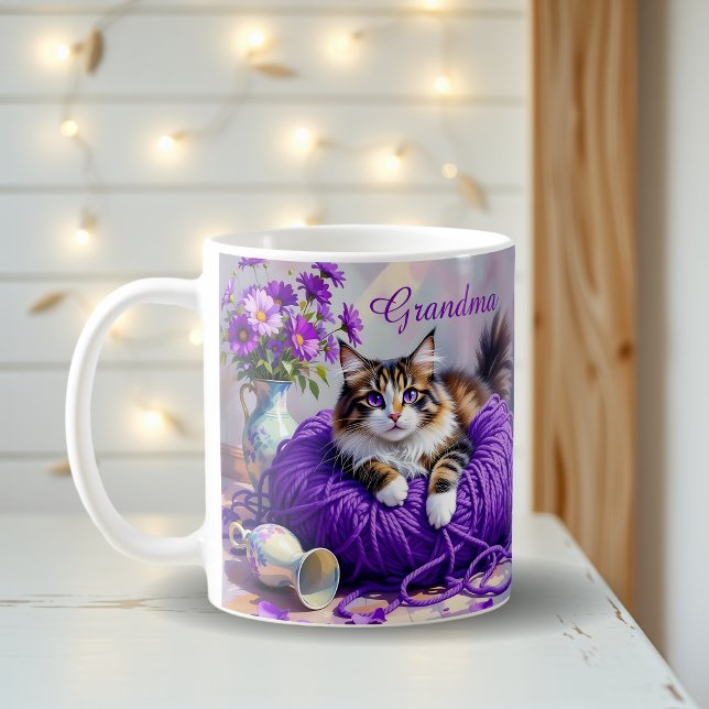 Mug Cat with Purple Eyes in Purple Yarn and Flowers (Créateur téléchargé)
