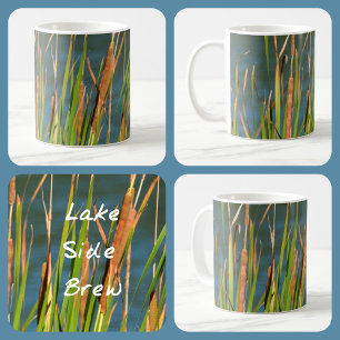 Mug Cattails sur le front de mer Photographie
