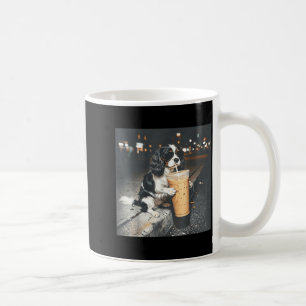 Mug Cavalier King Charles Spaniel buvant du café glacé