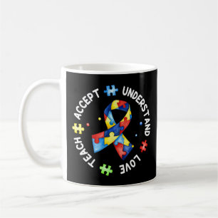 Mug Ce tee avec le slogan du puzzle autiste "Teach Acc