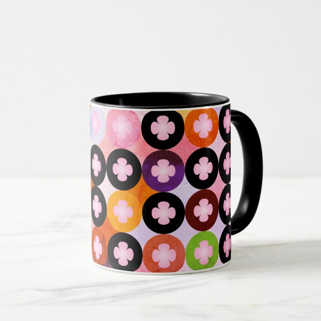 Mug Cercles multicolores cool et trèfles roses (Devant droit)