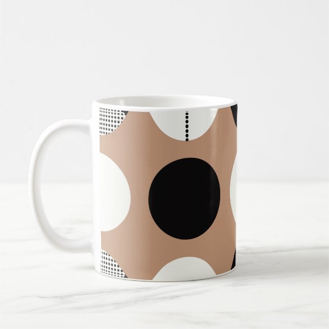 Mug Cercles noirs, blancs, arrière - plans bruns. (Gauche)
