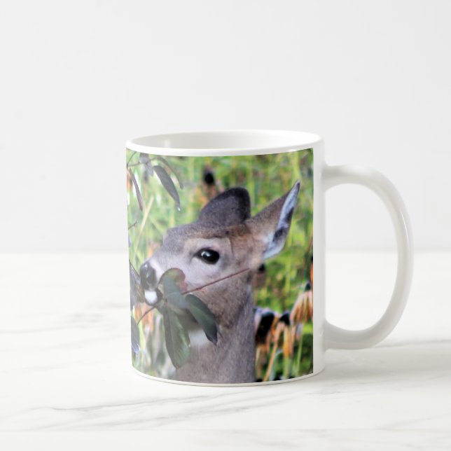 Mug Cerfs communs dans les jardins après le Frost (Droite)