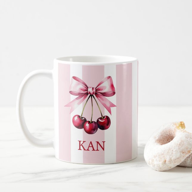Mug Cerises à ruban rose monogramme esthétique Coquett (Avec donut)