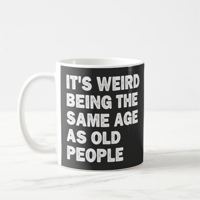 Mug C'est bizarre d'avoir le même âge que les personne (Gauche)