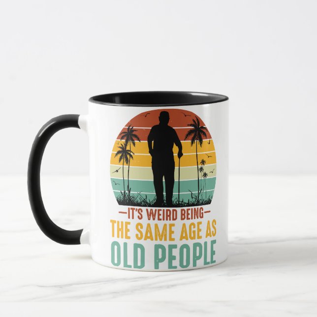 Mug C'est bizarre d'être le même âge que les personnes (Gauche)