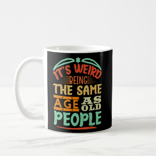 Mug C'est bizarre d'être le même âge que les personnes (Gauche)