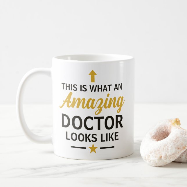 Mug C'est ce qu'un médecin Extraordinaire semble être  (Avec donut)