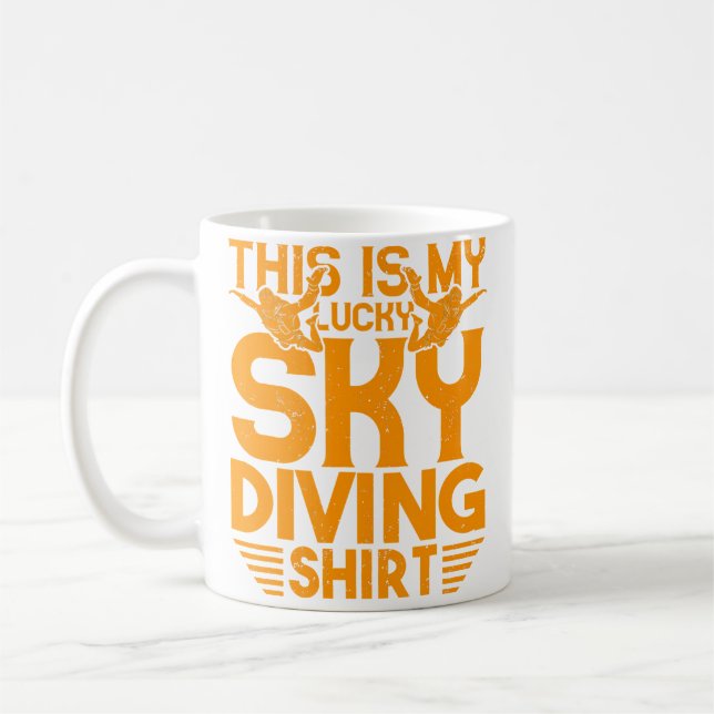 Mug C'est mon ciel de parachutisme chanceux de parachu (Gauche)