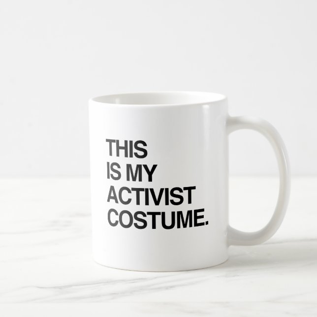 Mug C'EST MON COSTUME D'ACTIVISTE.png (Droite)