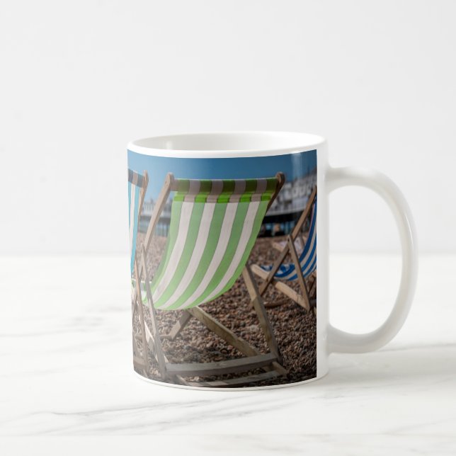 Mug Chaises de plate-forme regardant la mer (Droite)