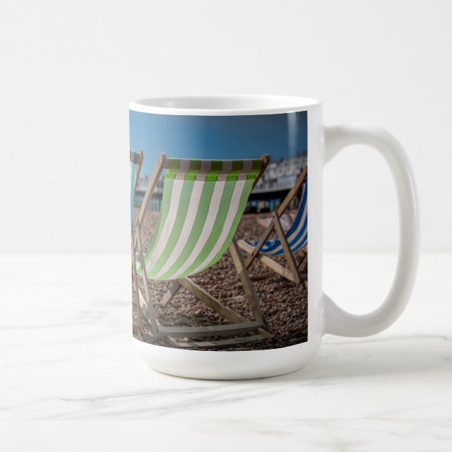 Mug Chaises de plate-forme regardant la mer (Droite)