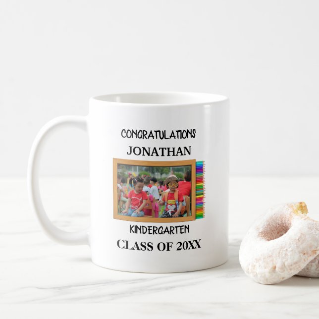 Mug Chalet de jardin d'enfants personnalisé (Avec donut)