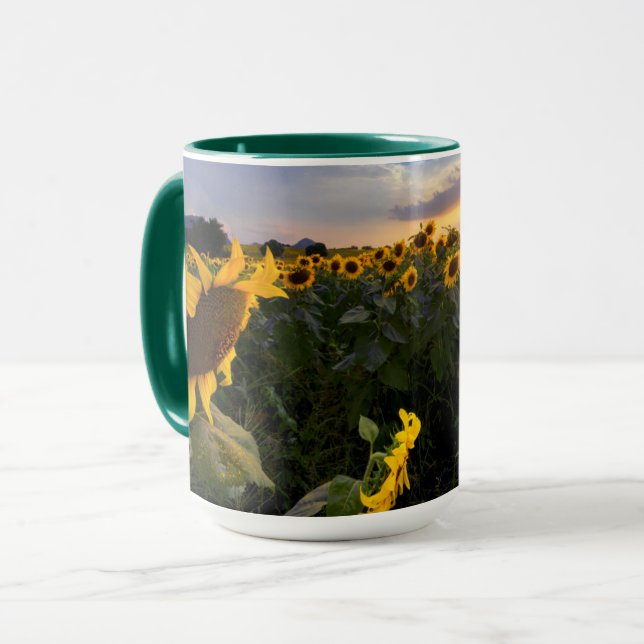 Mug Champ des tournesols de floraison (Devant gauche)