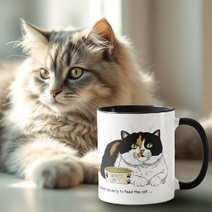 Mug Chat affamé au début de la matinée