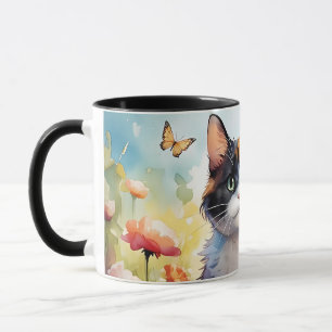 Mug Chat calico dans un jardin printanier avec papillo