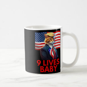 Mug Chat dans une suite avec des cheveux de Trump drap