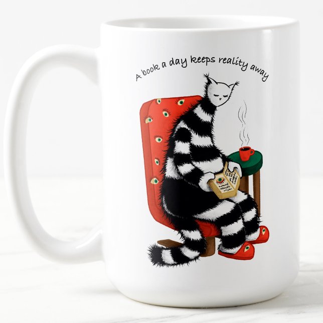 Mug Chat de lecture drôle - Fuir la réalité du jour du (white ceramic mug with a weird cat book lover holding a book and reading with coffee and text)