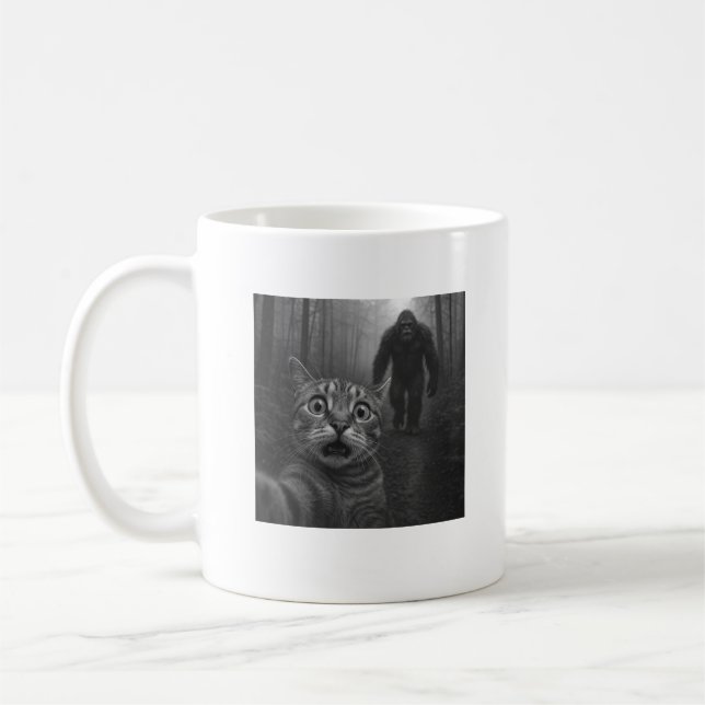 Mug Chat effrayé selfie avec Sasquatsch Bigfoot (Gauche)