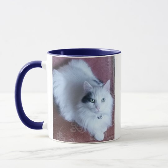 Mug Chat mignon pelucheux blanc avec l'attitude