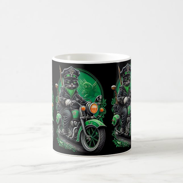 Mug Chat noir conduisant un vélo la Saint-Patrick (Centre)