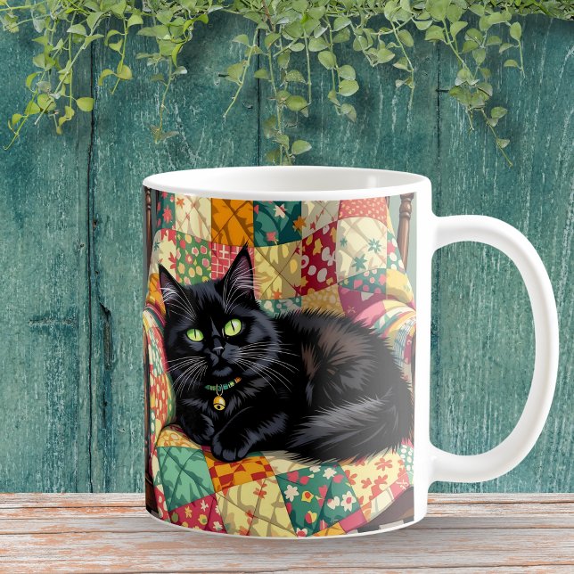 Mug Chat noir mignon sur chaise à rocher (Créateur téléchargé)