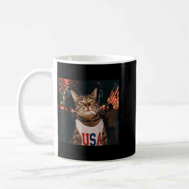 Mug Chat patriotique du 4 juillet fumant une cigarette (Gauche)
