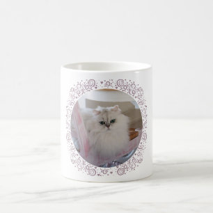 Mug Chat perse blanc sur une chaise rose