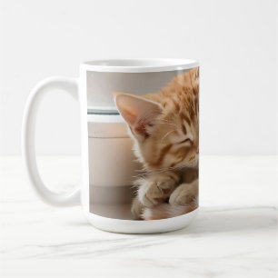 Mug Chat roux au soleil faisant une sieste confortable