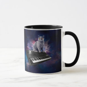 Mug Chat sur synthétiseur dans l'espace