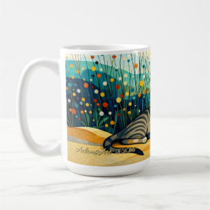 Mug Chat Tabby Serein dans une Prairie Fantaisiste de 