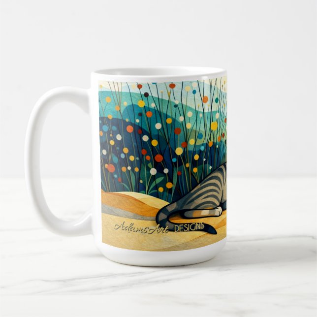 Mug Chat Tabby Serein dans une Prairie Fantaisiste de  (Gauche)
