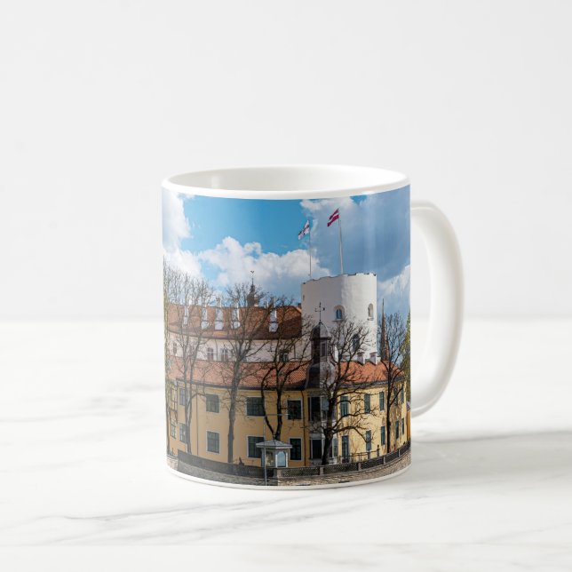 Mug Château de Riga pendant la journée ensoleillée à R (Devant droit)