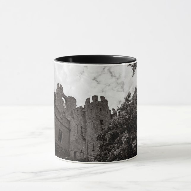 Mug Château d'Old English. (Centre)