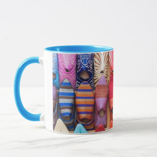 Mug Chaussures exposées dans une boutique dans les sou (Gauche)