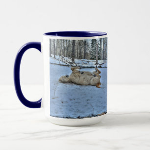 Mug Cheval blanc rouler dans la neige hivernale