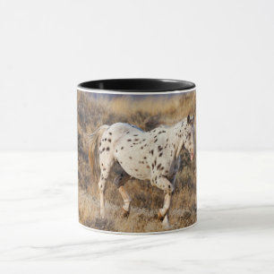 Mug Cheval errant dans les collines panoramiques du Bi
