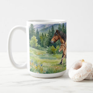 Mug Cheval islandais bai et poulain dans une prairie d